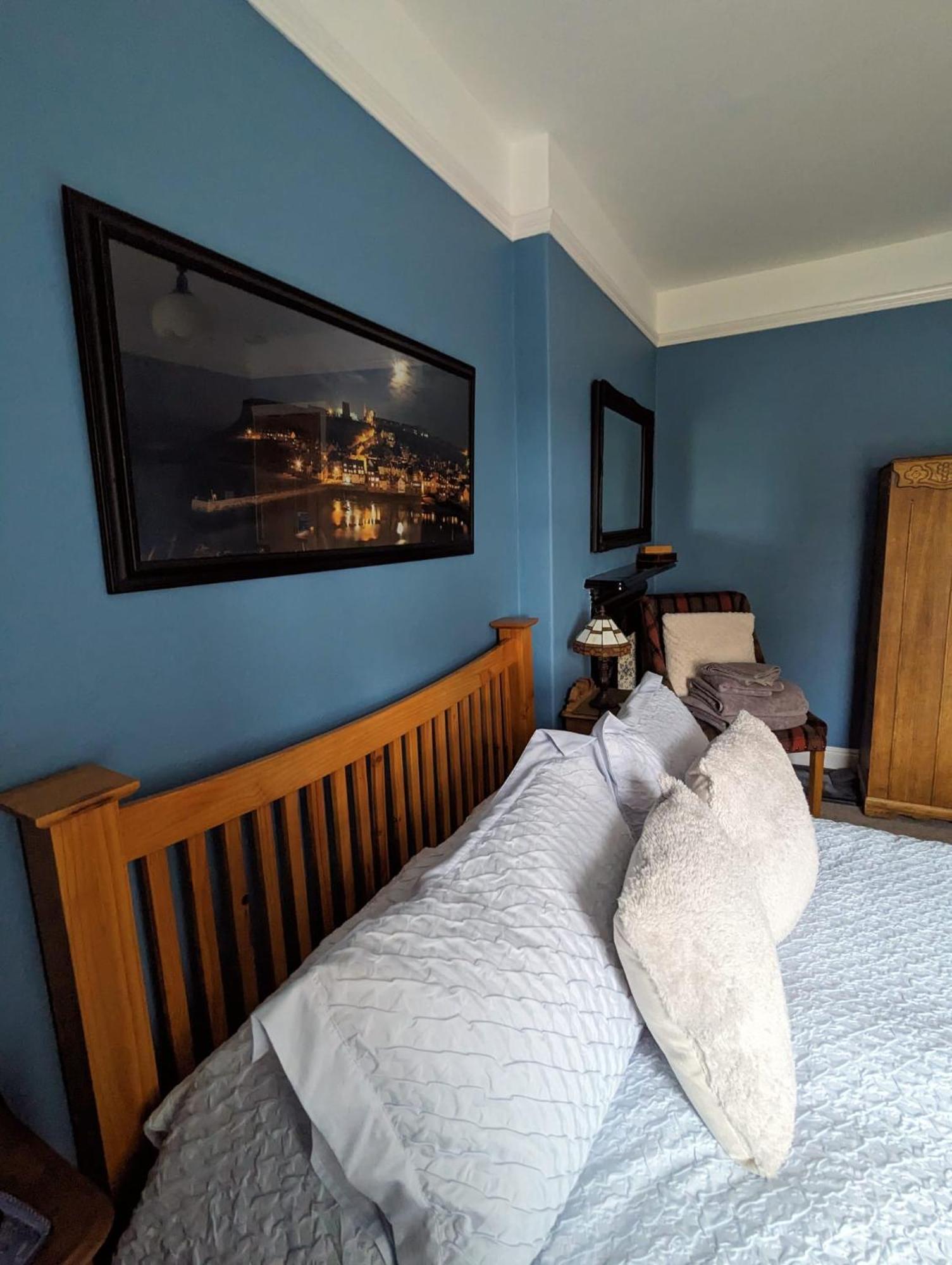 Bed and Breakfast Number 18 Уитби Экстерьер фото