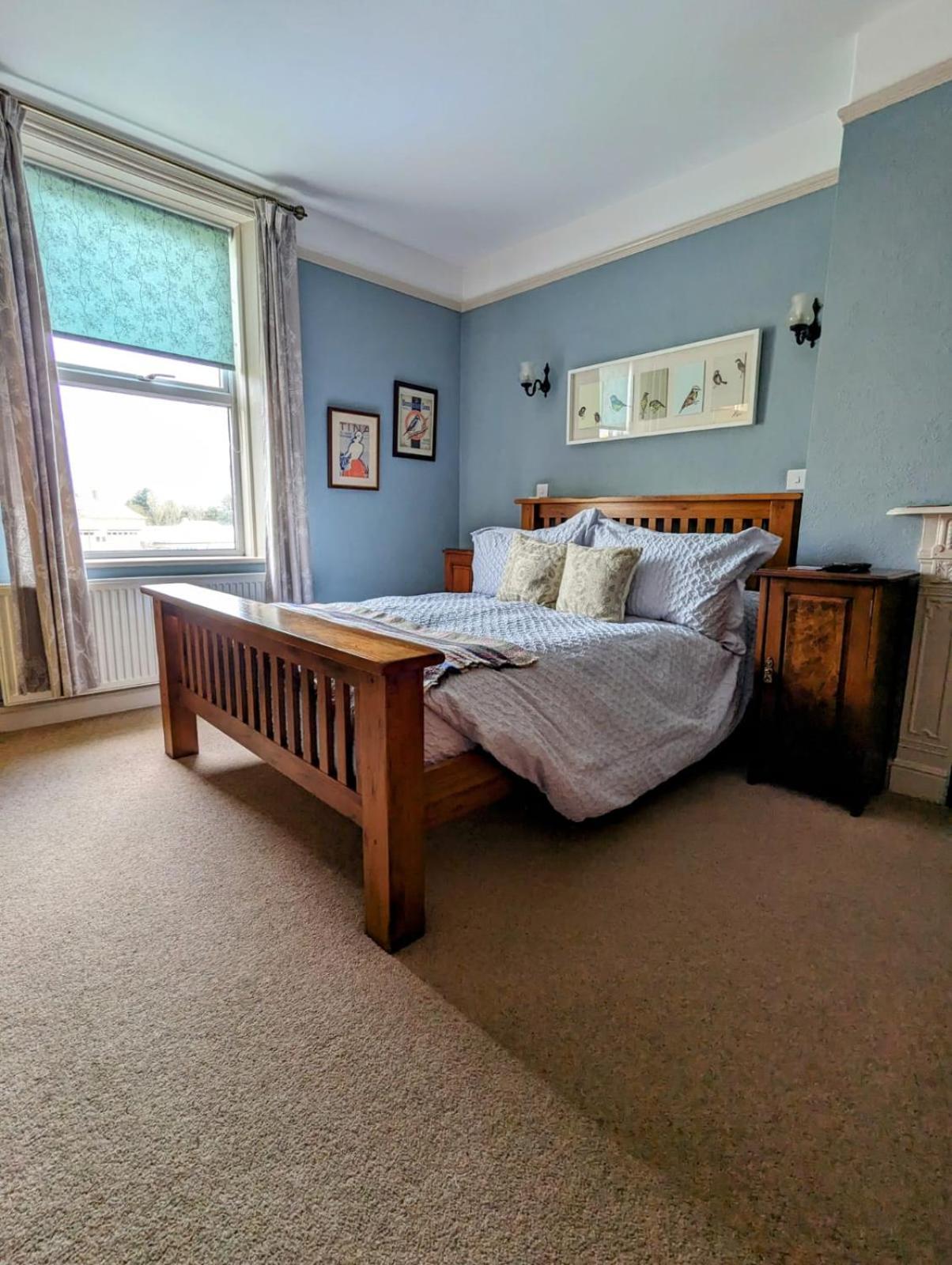 Bed and Breakfast Number 18 Уитби Экстерьер фото