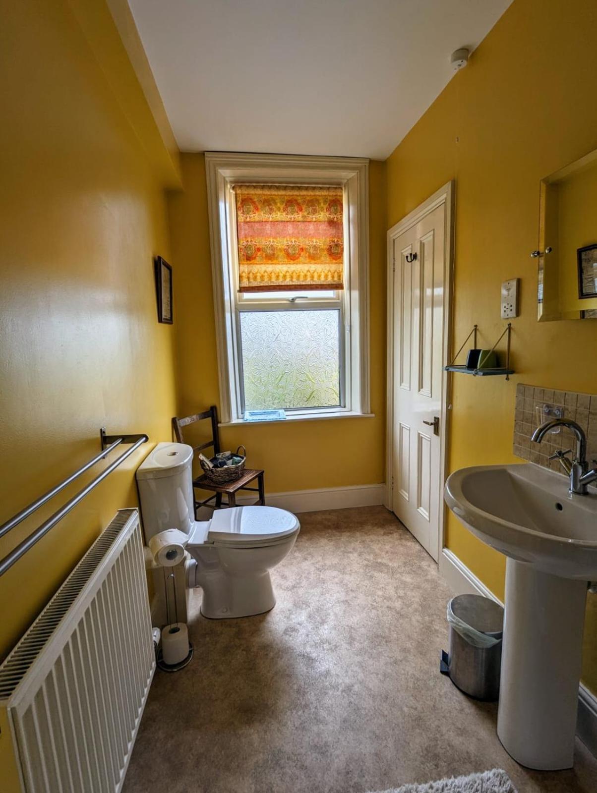 Bed and Breakfast Number 18 Уитби Экстерьер фото